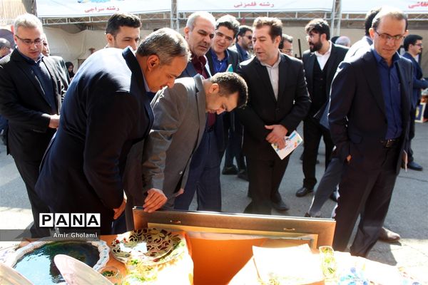 نمایشگاه دستاوردهای بزرگ دستان کوچک