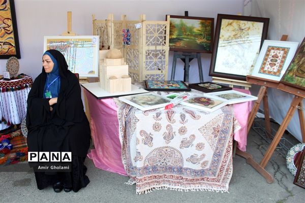 نمایشگاه دستاوردهای بزرگ دستان کوچک