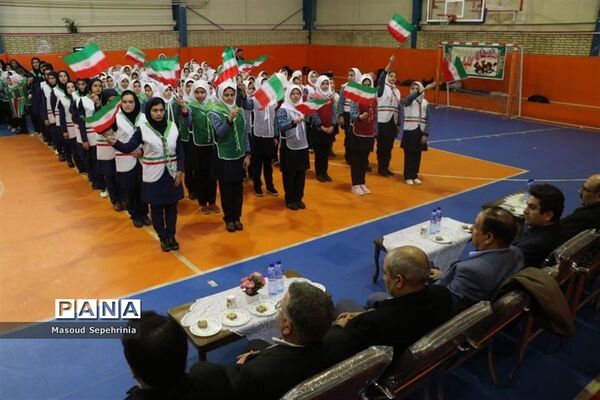 همایش بزرگ یاوران انقلاب پیشتاز در دبستان منیر باسمنج