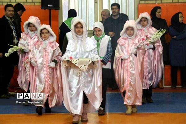 همایش بزرگ یاوران انقلاب پیشتاز در دبستان منیر باسمنج