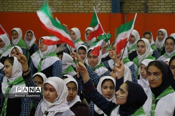 همایش بزرگ یاوران انقلاب پیشتاز در دبستان منیر باسمنج
