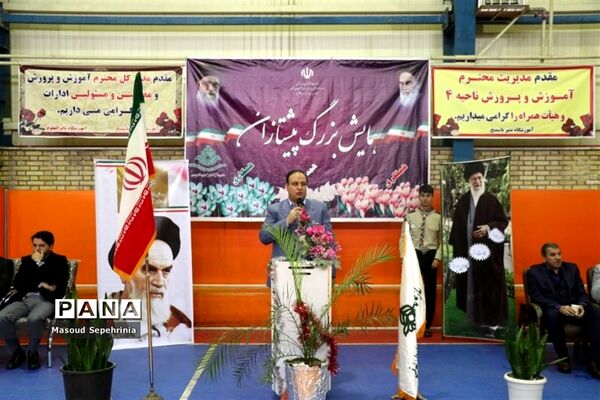 همایش بزرگ یاوران انقلاب پیشتاز در دبستان منیر باسمنج