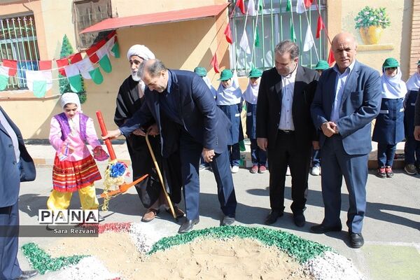 آیین کلنگ زنی مدارس خیر‌ساز اسلامشهر