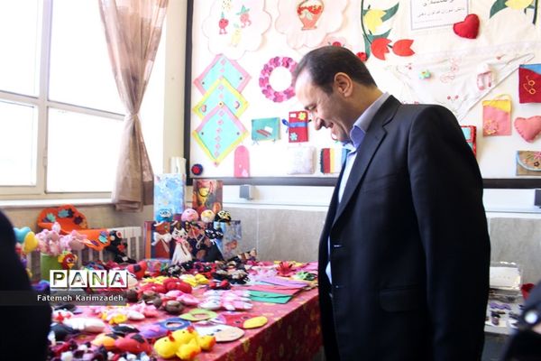 افتتاح نمایشگاه کارآفرینی دانش‌آموزان با نیازهای  ویژه دبستان و دبیرستان پیوند ناحیه 2 تبریز