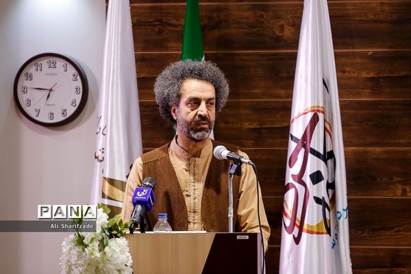 مراسم رو نمایی از کتاب «مرگ مدرسه؟» در کافه خرد