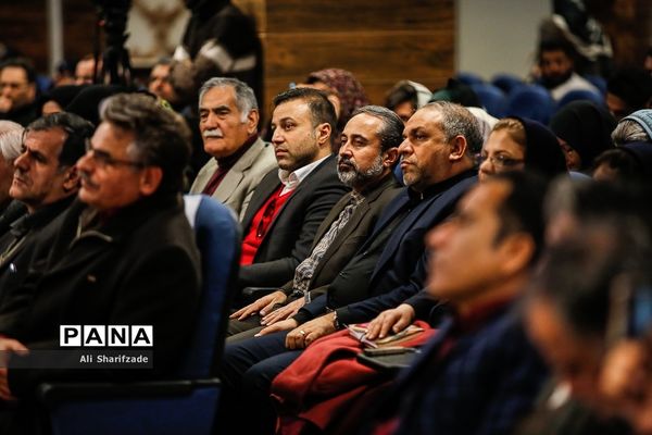 مراسم رو نمایی از کتاب «مرگ مدرسه؟» در کافه خرد