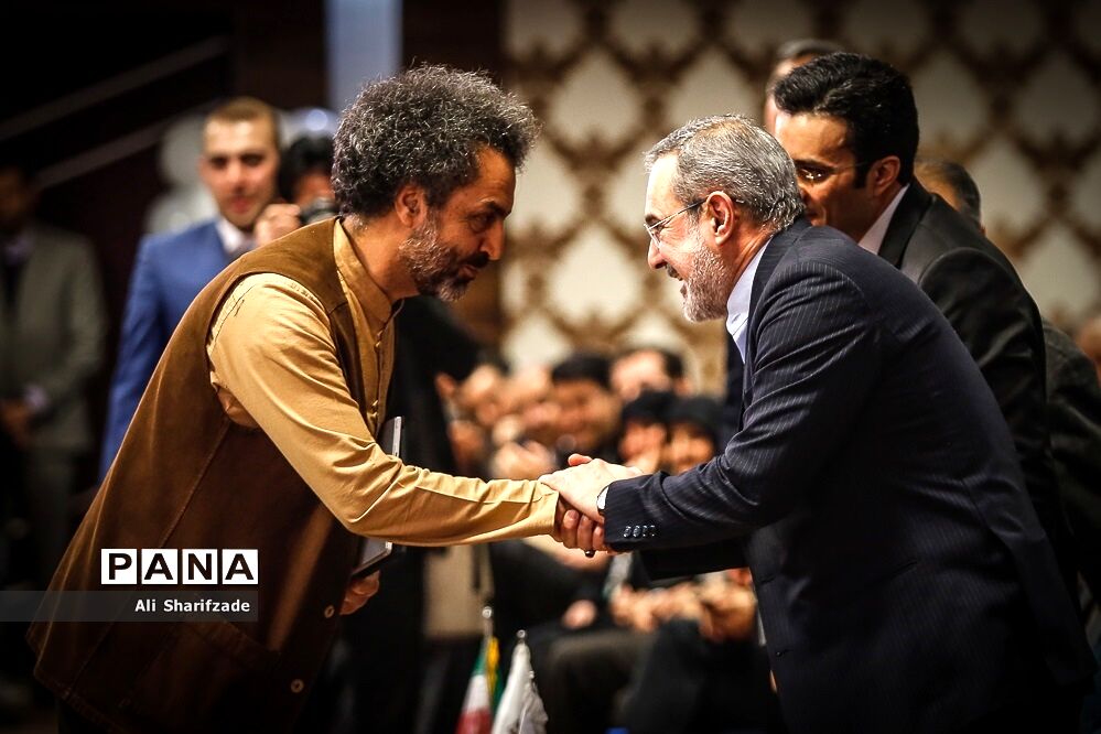 مراسم رو نمایی از کتاب «مرگ مدرسه؟» در کافه خرد