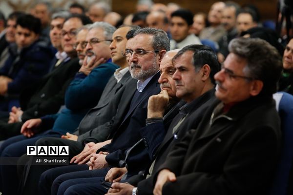 مراسم رو نمایی از کتاب «مرگ مدرسه؟» در کافه خرد