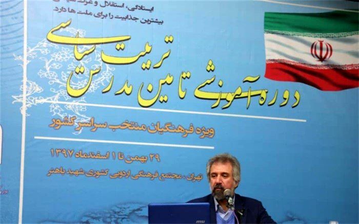 خوراکیان: ارتقای سواد رسانه‌ای و کمک به ارتقای روحیه خودباوری نقش‌هایی است که آموزش و پرورش می‌تواند در فضای مجازی ایفا کند