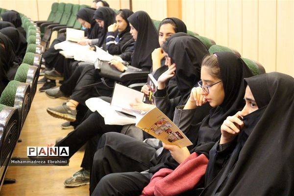 برپایی نمایشگاه کتاب در سازمان دانش‌آموزی استان همدان