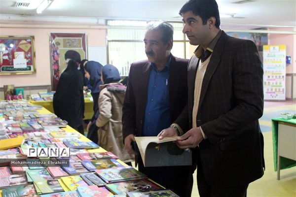 برپایی نمایشگاه کتاب در سازمان دانش‌آموزی استان همدان