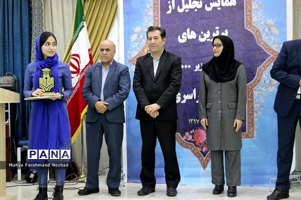 همایش تجلیل ازبرگزیدگان رتبه‌های زیر هزار کنکور سراسری در اسلامشهر