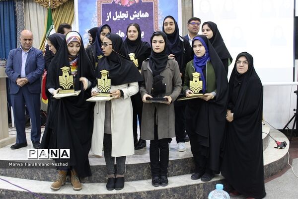 همایش تجلیل ازبرگزیدگان رتبه‌های زیر هزار کنکور سراسری در اسلامشهر