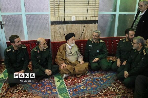 دیدار رئیس سازمان بسیج مستضعفان با آیت‌الله شاهچراغی