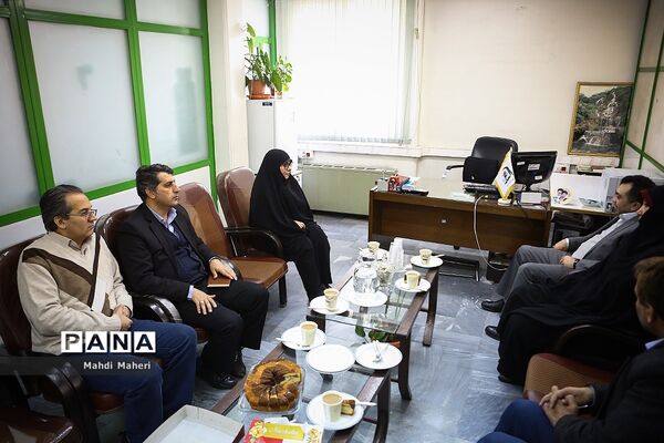 دیدار  قائم مقام وزیر آموزش و پرورش با بستگان فرهنگی شهدا در روز تکریم همسران و مادران شهدا