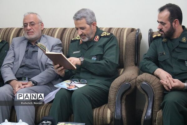 دیدار سردار غیب‌پرور با خانواده شهید «عباس دانشگر»