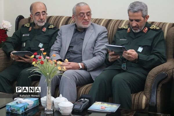 دیدار سردار غیب‌پرور با خانواده شهید «عباس دانشگر»