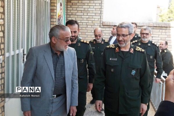 دیدار سردار غیب‌پرور با خانواده شهید «عباس دانشگر»