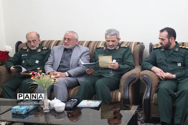 دیدار سردار غیب‌پرور با خانواده شهید «عباس دانشگر»