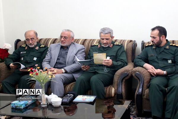 دیدار سردار غیب‌پرور با خانواده شهید «عباس دانشگر»