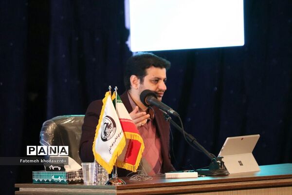 ویژه‌نامه از قدس تا قدس با موضوع بررسی مسائل روز کشور، در سالن فرهنگ و هنر باغ ملی شهرستان قدس