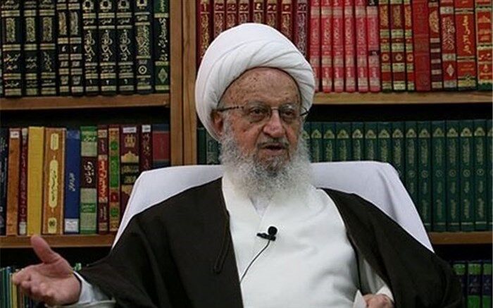 آیت‌الله مکارم شیرازی: سفرهای نوروزی خارجی باید کمتر انجام شود