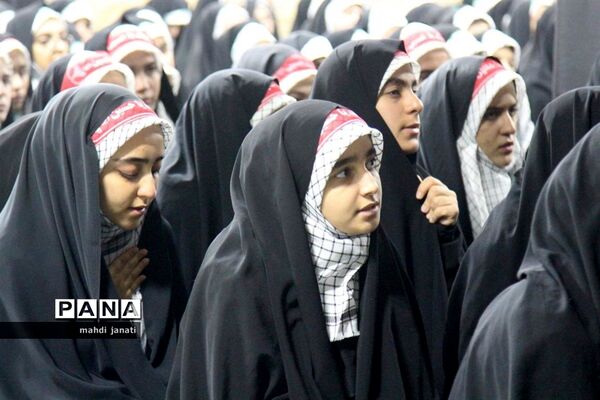 یادواره شهدای انقلاب اسلامی و مدافع حرم در دبیرستان غدیر قم