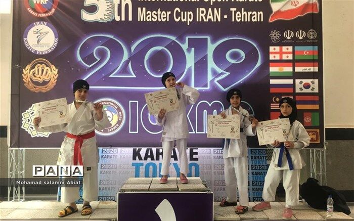 دانش آموز ناحیه یک  اهواز قهرمان مسابقات بین المللی کاراته شد