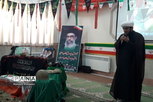 برگزاری مراسم یادواره شهدا دردبیرستان فخرالزمان قریب