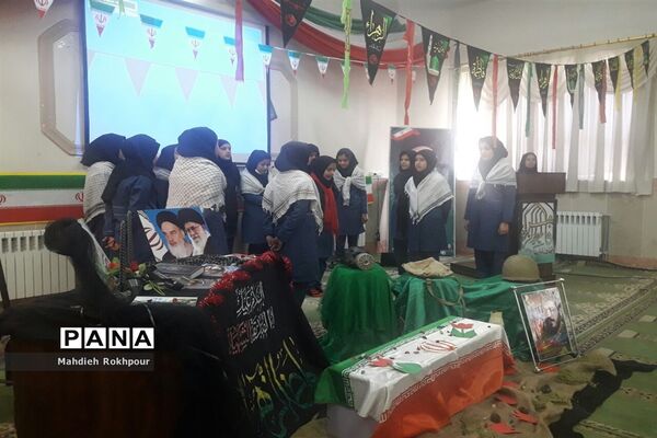 برگزاری مراسم یادواره شهدا دردبیرستان فخرالزمان قریب