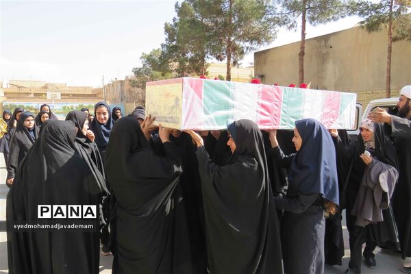 دانش‌آموزان میزبان شهدای گمنام