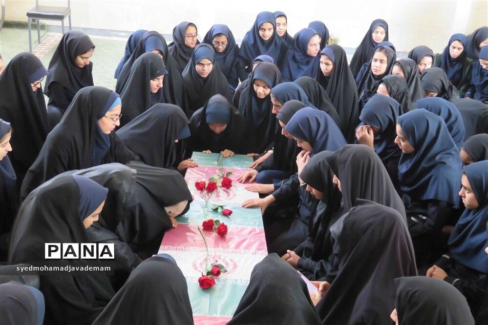 دانش‌آموزان میزبان شهدای گمنام