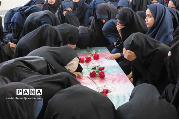 دانش‌آموزان میزبان شهدای گمنام