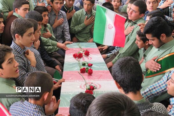 دانش‌آموزان میزبان شهدای گمنام