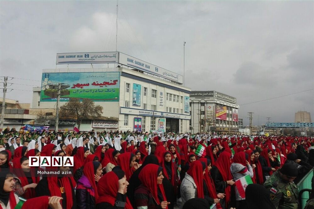 حضور تشکل‌های دانش‌آموزی در راهپیمایی 22 بهمن