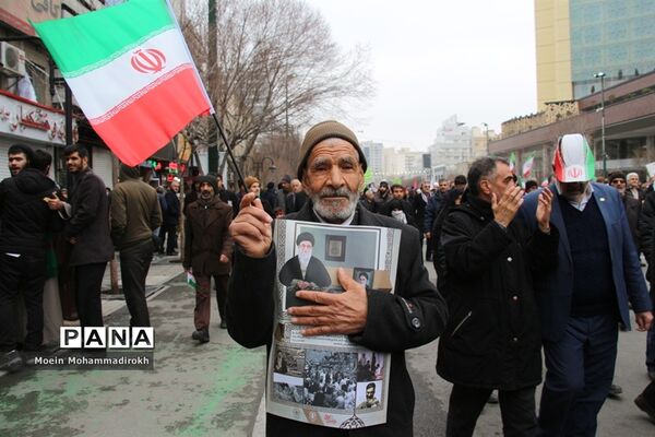 راهپیمایی یوم الله 22 بهمن در مشهد