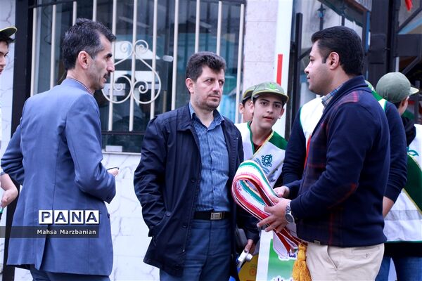 حضور دانش‌آموزان پیشتاز مازندران در راهپیمایی 22 بهمن و حمل مشعل 40سالگی انقلاب