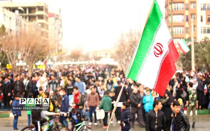 حضور گسترده مردم رباط کریم در راهپیمایی یوم اللّه ۲۲‌بهمن