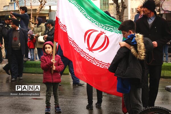 حضور گسترده مردم رباط‌کریم در راهپیمایی ۲۲‌بهمن