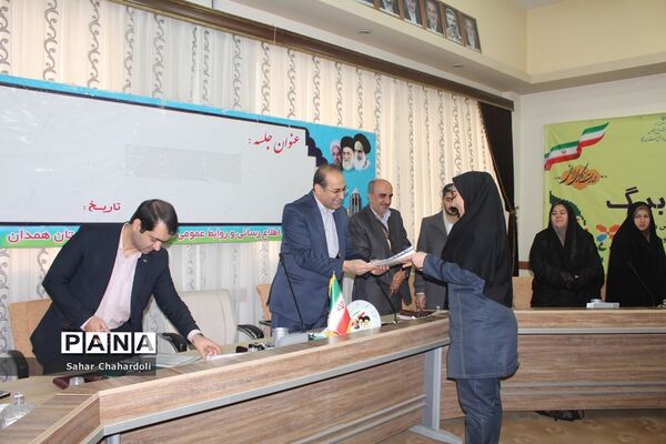 نشست مشترک مجلس و شورای دانش‌آموزی در همدان