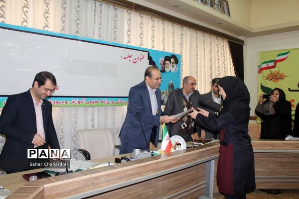 نشست مشترک مجلس و شورای دانش‌آموزی در همدان