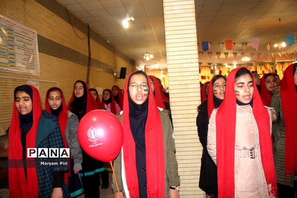 تمرین نهایی سرود 1357 نفری توسط دانش آموزان مدارس منتخب همدان