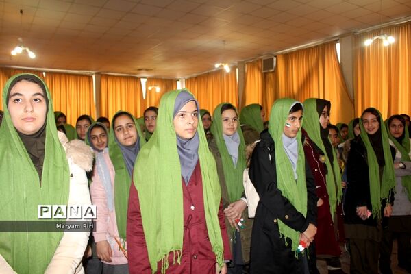 تمرین نهایی سرود 1357 نفری توسط دانش آموزان مدارس منتخب همدان