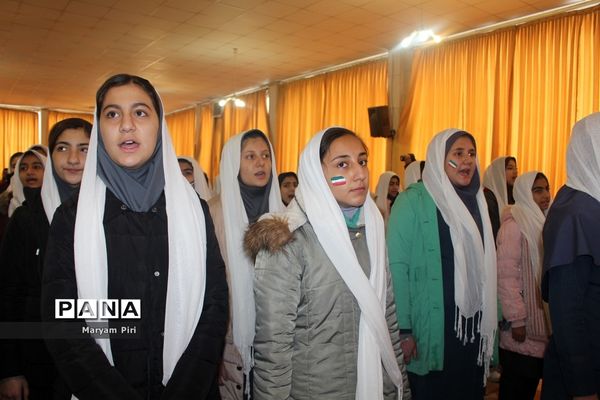 تمرین نهایی سرود 1357 نفری توسط دانش آموزان مدارس منتخب همدان