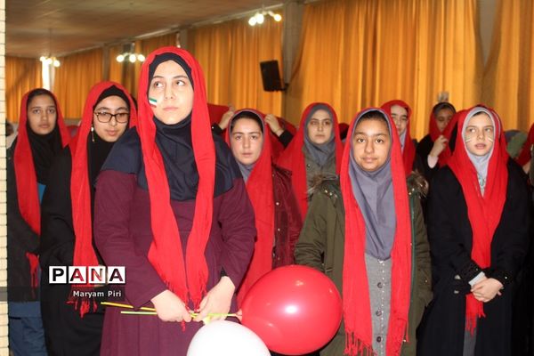 تمرین نهایی سرود 1357 نفری توسط دانش آموزان مدارس منتخب همدان