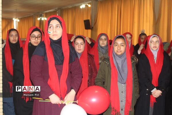 تمرین نهایی سرود 1357 نفری توسط دانش آموزان مدارس منتخب همدان