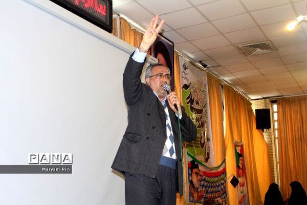 تمرین نهایی سرود 1357 نفری توسط دانش آموزان مدارس منتخب همدان