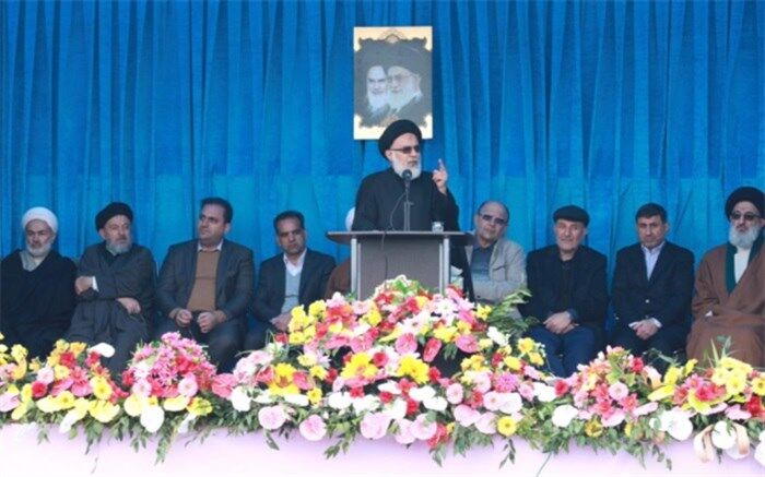 انقلاب اسلامی موازنه قدرت در جهان را بر هم زده است
