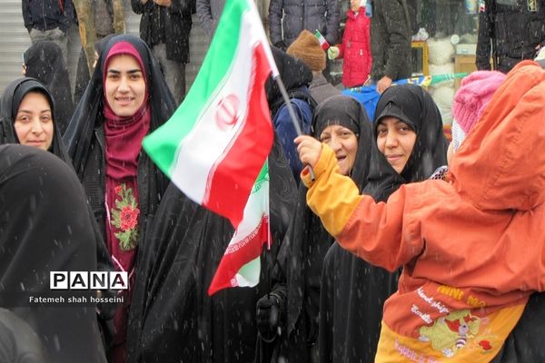 حضور پر شور مردم شهرستان فیروزکوه در راهپیمایی 22 بهمن