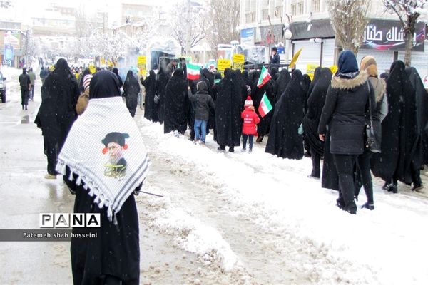 حضور پر شور مردم شهرستان فیروزکوه در راهپیمایی 22 بهمن